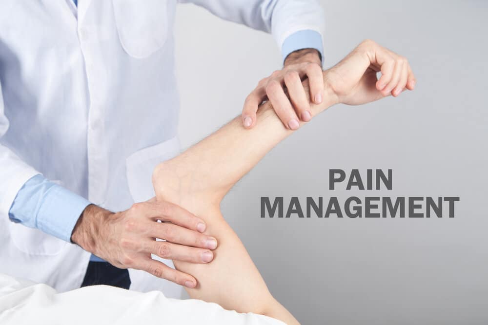 https://oklahomapaindoc.com/wp-content/uploads/2021/10/backspecialistokc_painmanagementdoctorsinokc_LongevityPainManagement28229.jpg